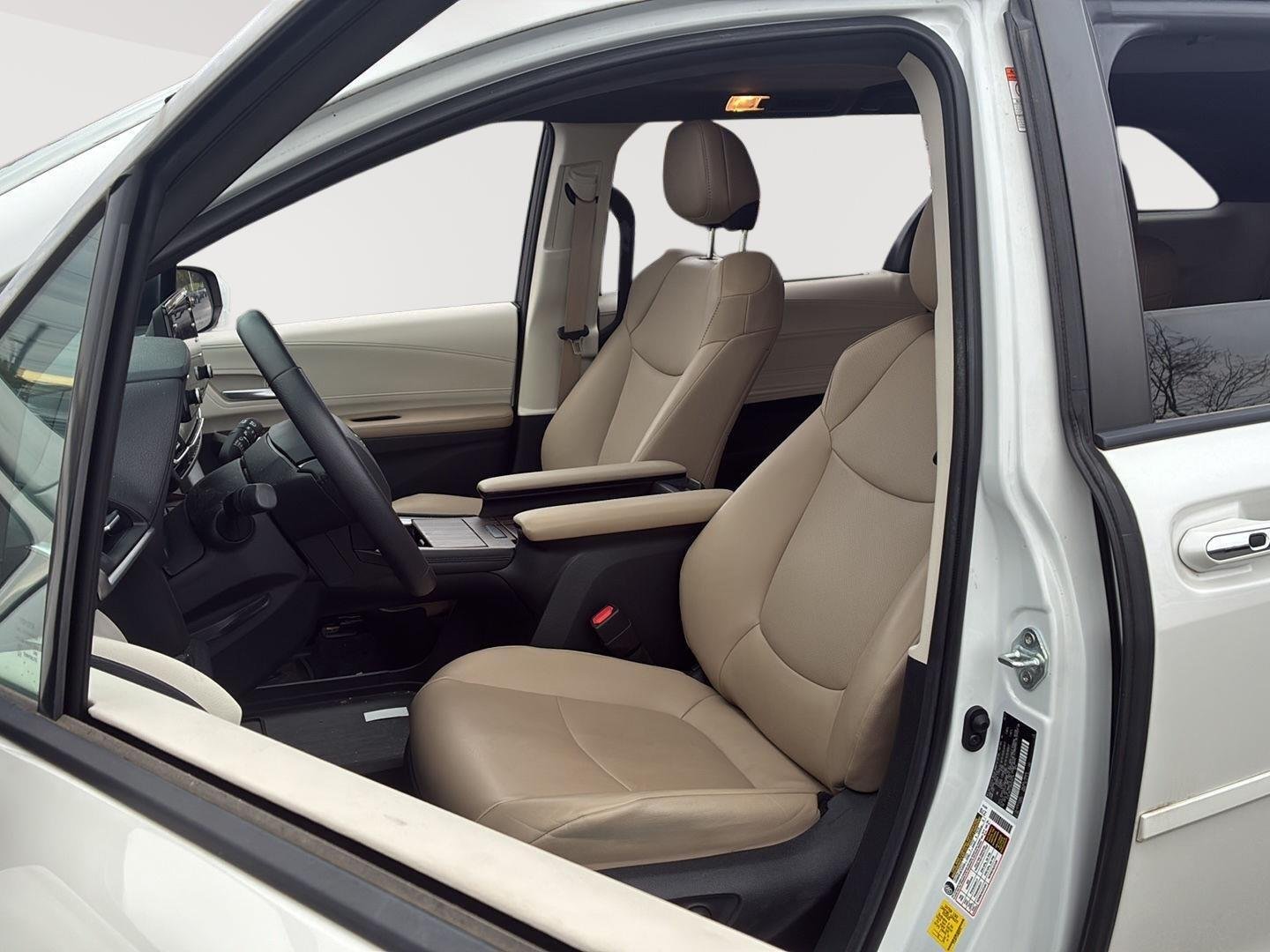 Used 2021 Blizzard Pearl Toyota XLE 7-Passenger image 3