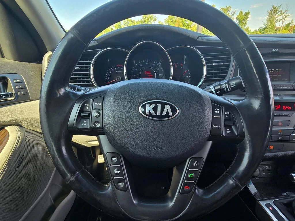 Used 2013 Silver Kia EX image 22
