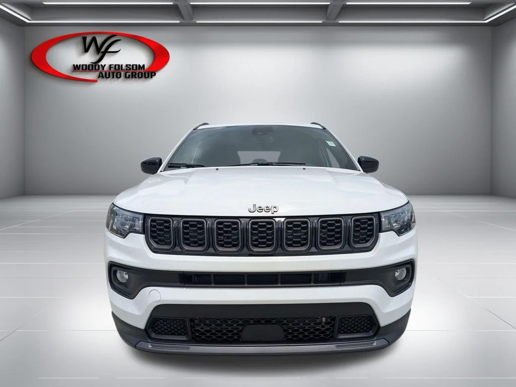 New 2026 Bright White Clear-Coat Exterior Paint Jeep Latitude image 10
