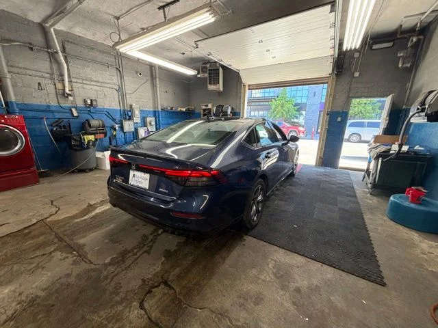 Used 2023  Honda EX-L image 4