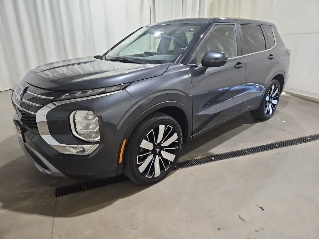 Used 2025 Graphite Gray Mitsubishi SE image 2