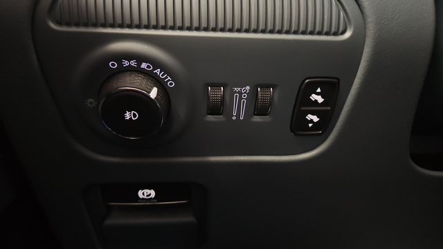 Used 2022 Diamond Black Crystal Pearlcoat Jeep Series II image 39