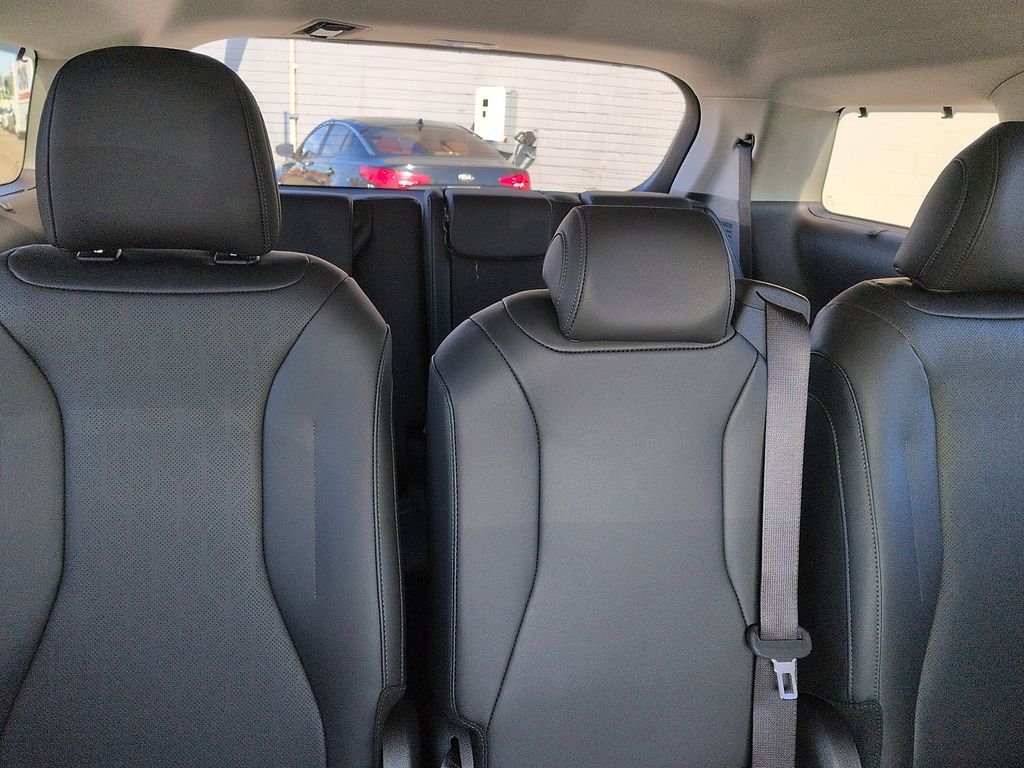 New 2026 Snow White Pearl Kia EX image 8