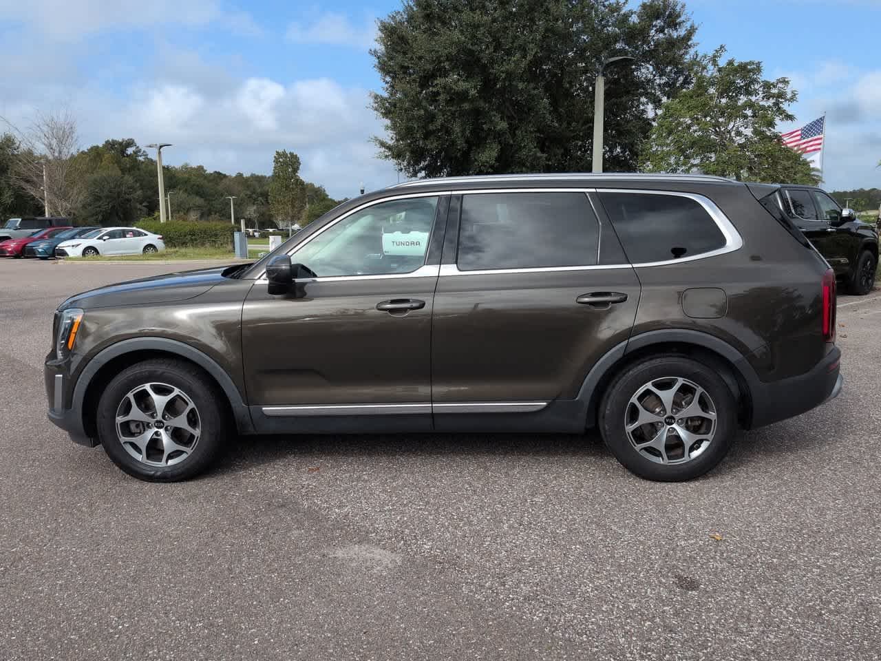 Used 2020 Green Kia EX image 3