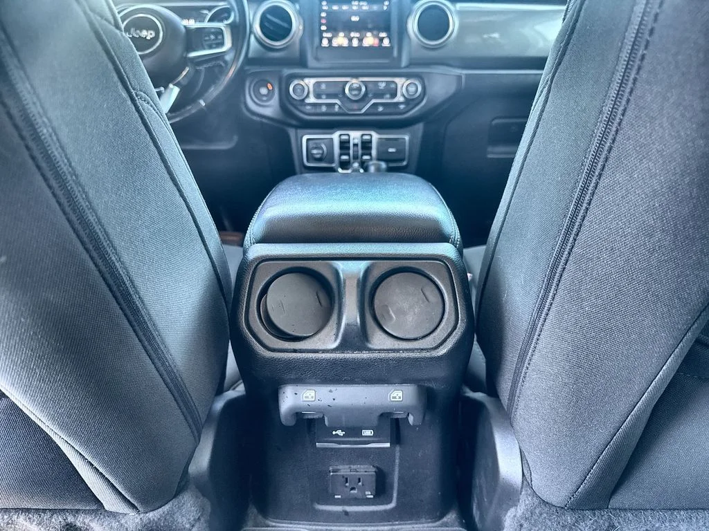 Used 2020 White Jeep Unlimited Sahara image 20