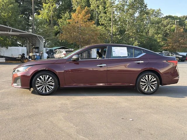 Used 2024 Red Nissan 2.5 SV image 10