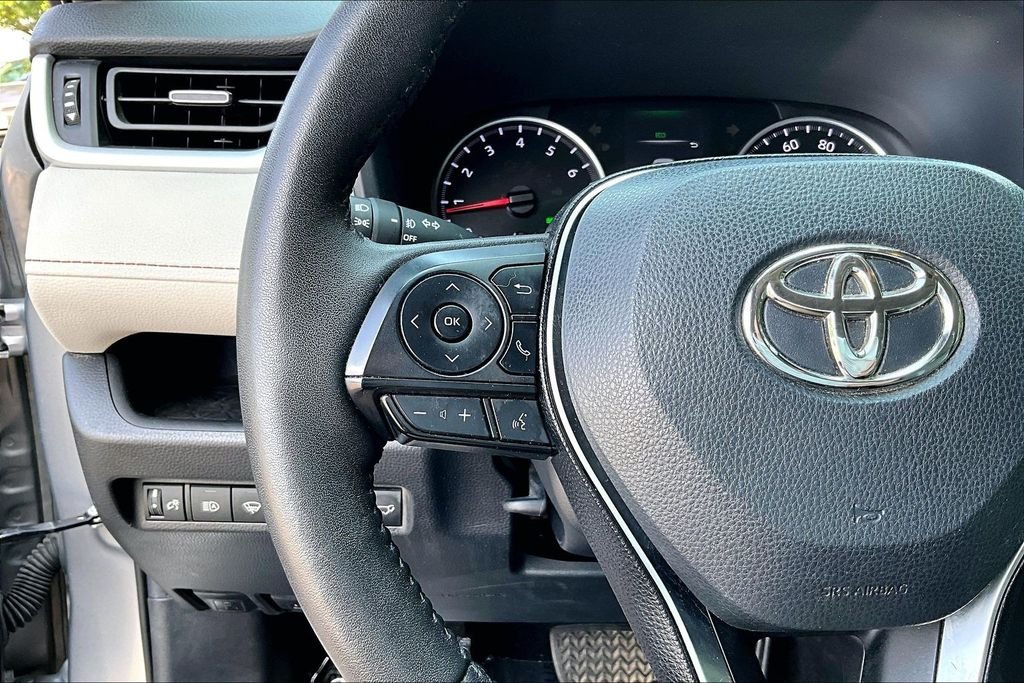 Used 2021 Silver Toyota XLE Premium image 13