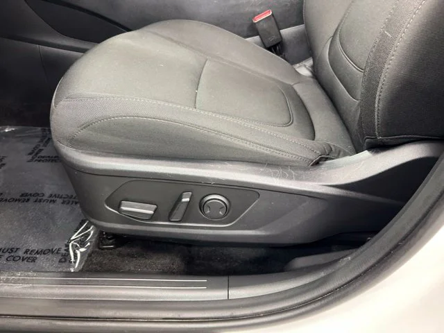 Used 2025 White Hyundai SEL image 13