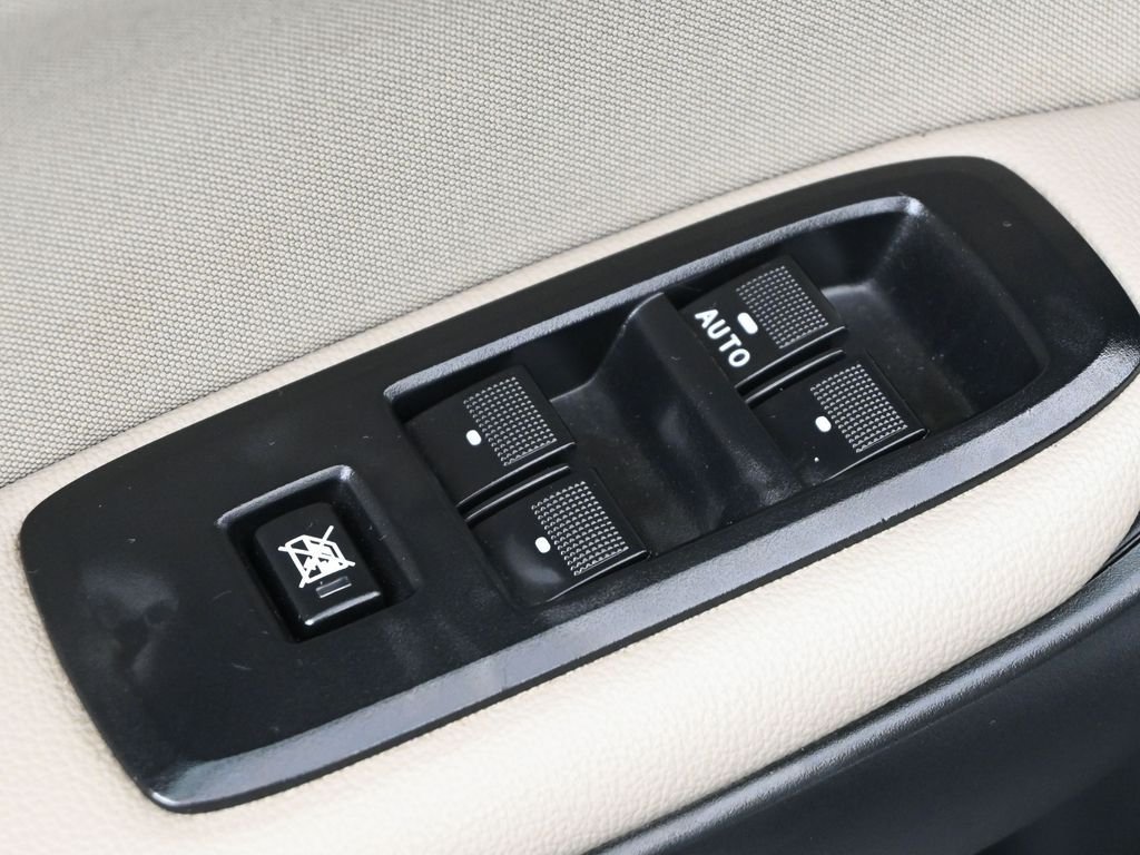 Used 2022 Silver Ford XLT image 9