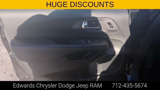 2026 Chrysler Pacifica Select - Photo 14