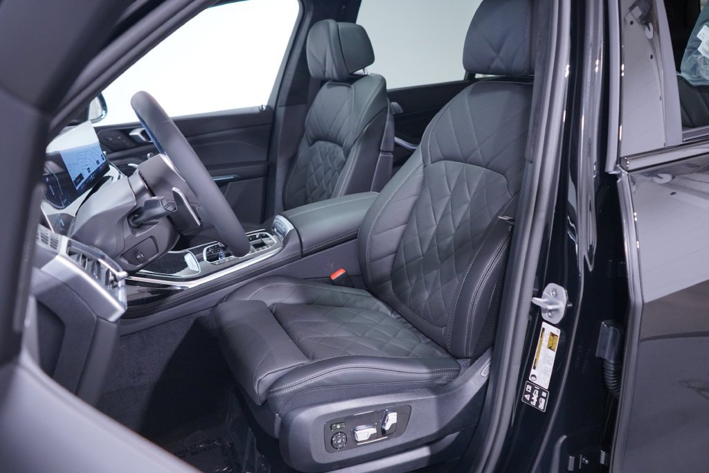 New 2027 Black Sapphire Metallic BMW xDrive40i image 7