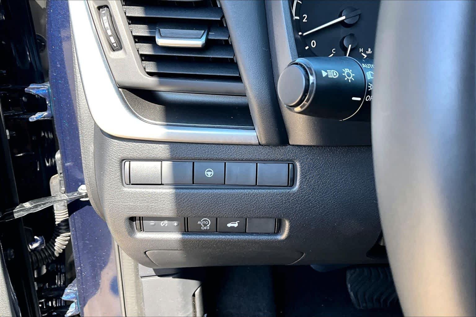 Used 2025 Deep Ocean Blue Pearl Nissan SV image 32