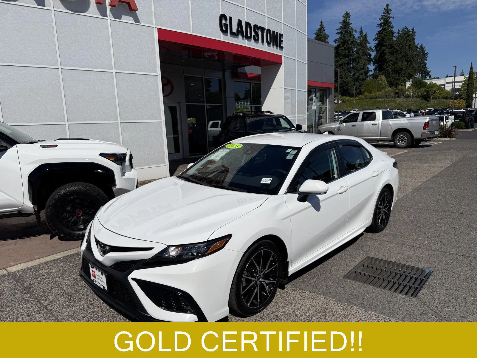 Used 2023 Ice Cap Toyota SE image 1