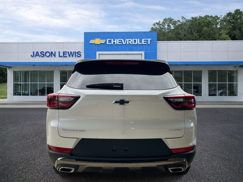 Used 2025 Iridescent Pearl Tricoat Chevrolet ACTIV image 4