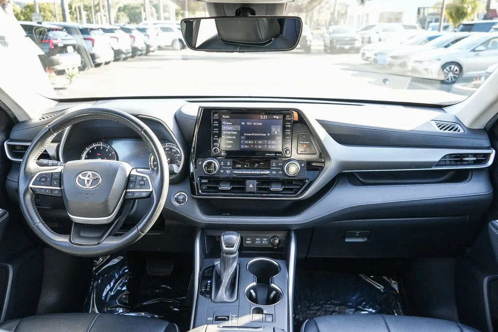 Used 2022 Beige Toyota XLE image 12