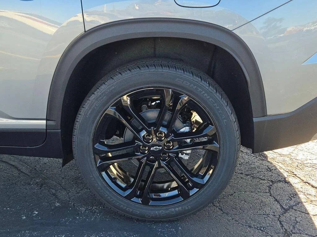 2027 Chevrolet Traverse LT - Photo 15