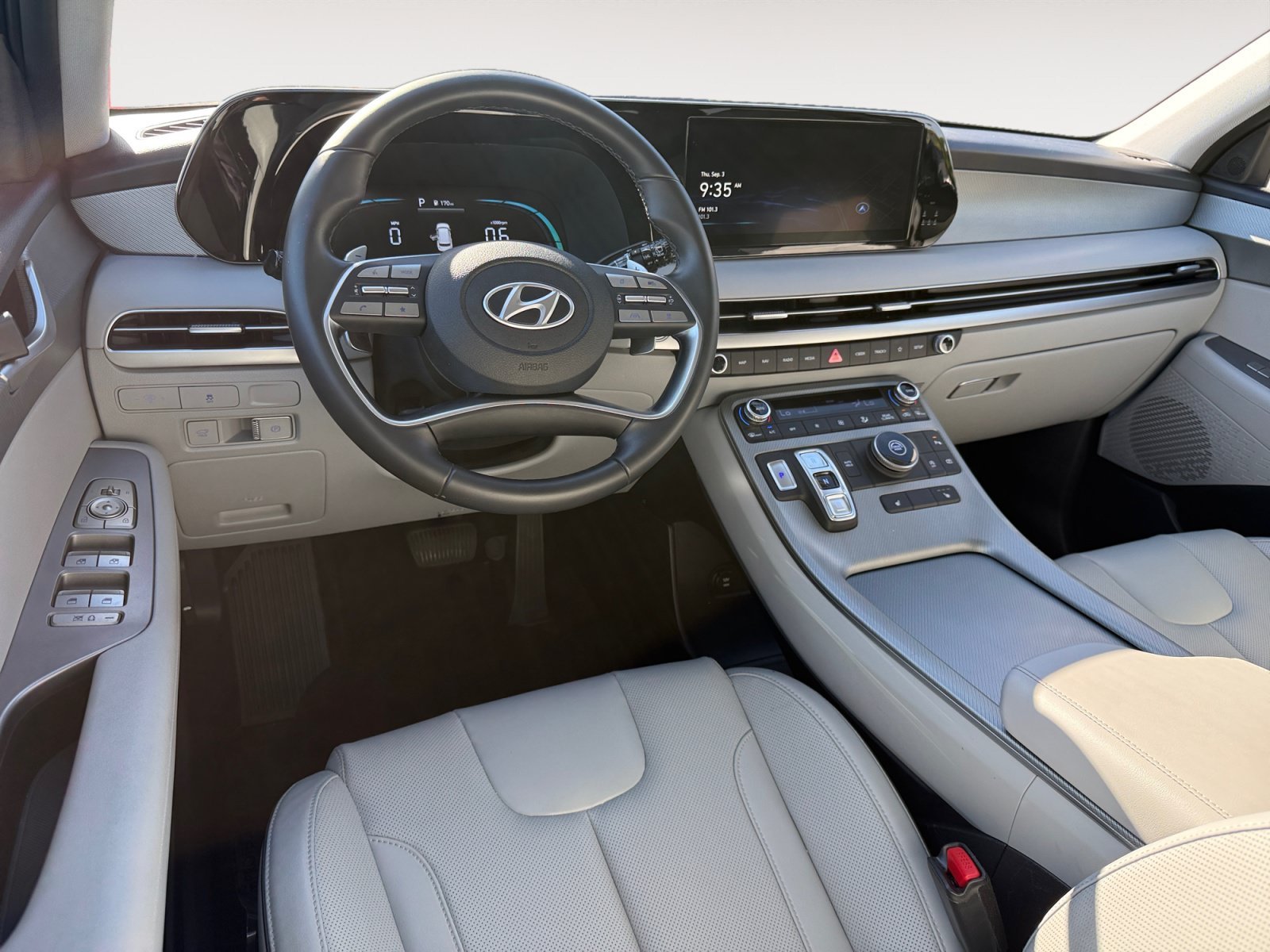 Used 2025 Graphite Hyundai SEL image 19