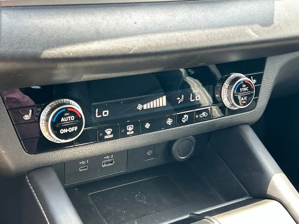 Used 2024 Silver Mitsubishi SE image 36