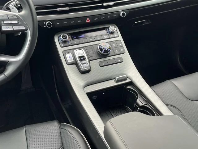 Used 2025 White Hyundai SEL image 12
