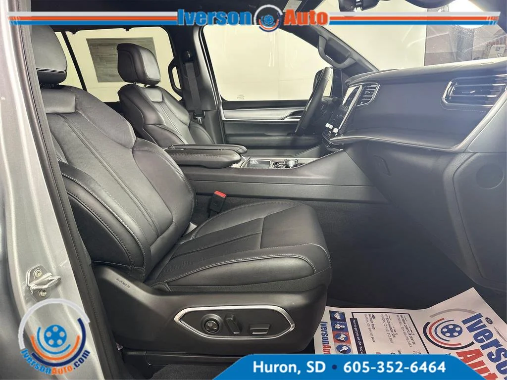 New 2026 Silver Zynith Jeep Limited Reserve image 31