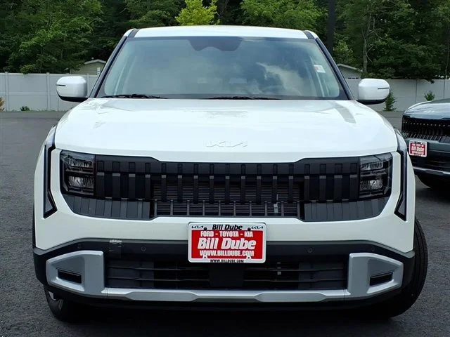 New 2027 White Kia LX image 2