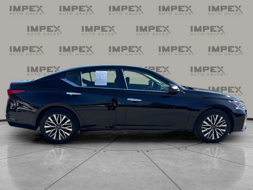 Used 2025 Black Nissan 2.5 SV image 6