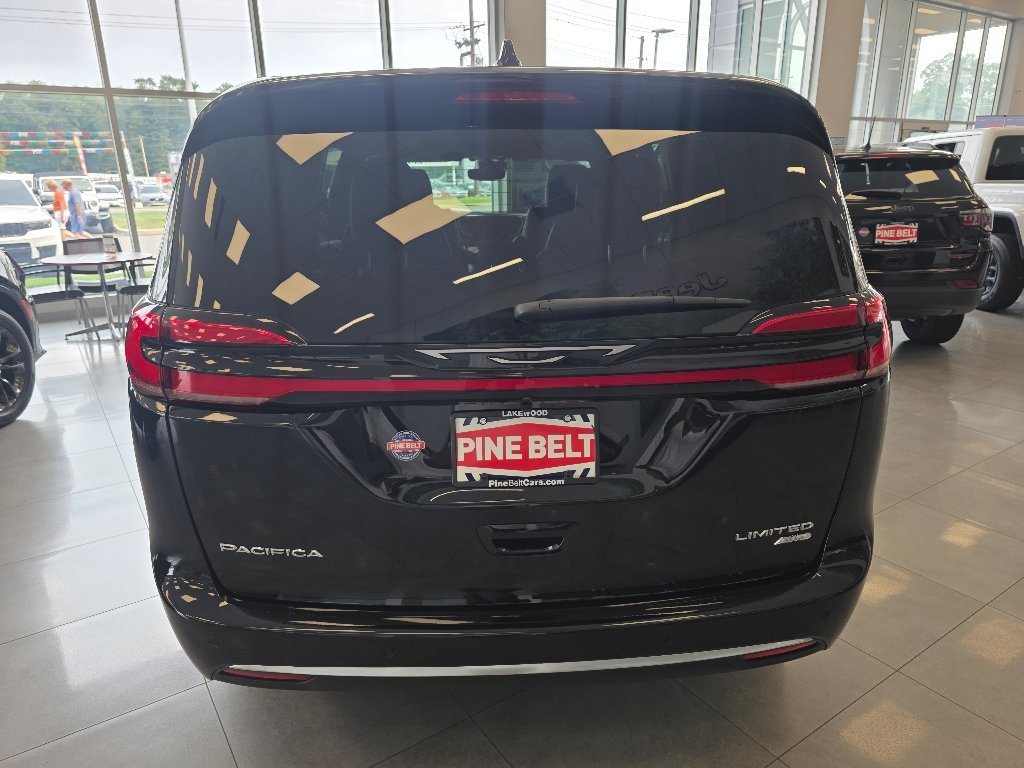 New 2027 Diamond Black Crystal Pearl-Coat Exterior Paint Chrysler Limited image 10