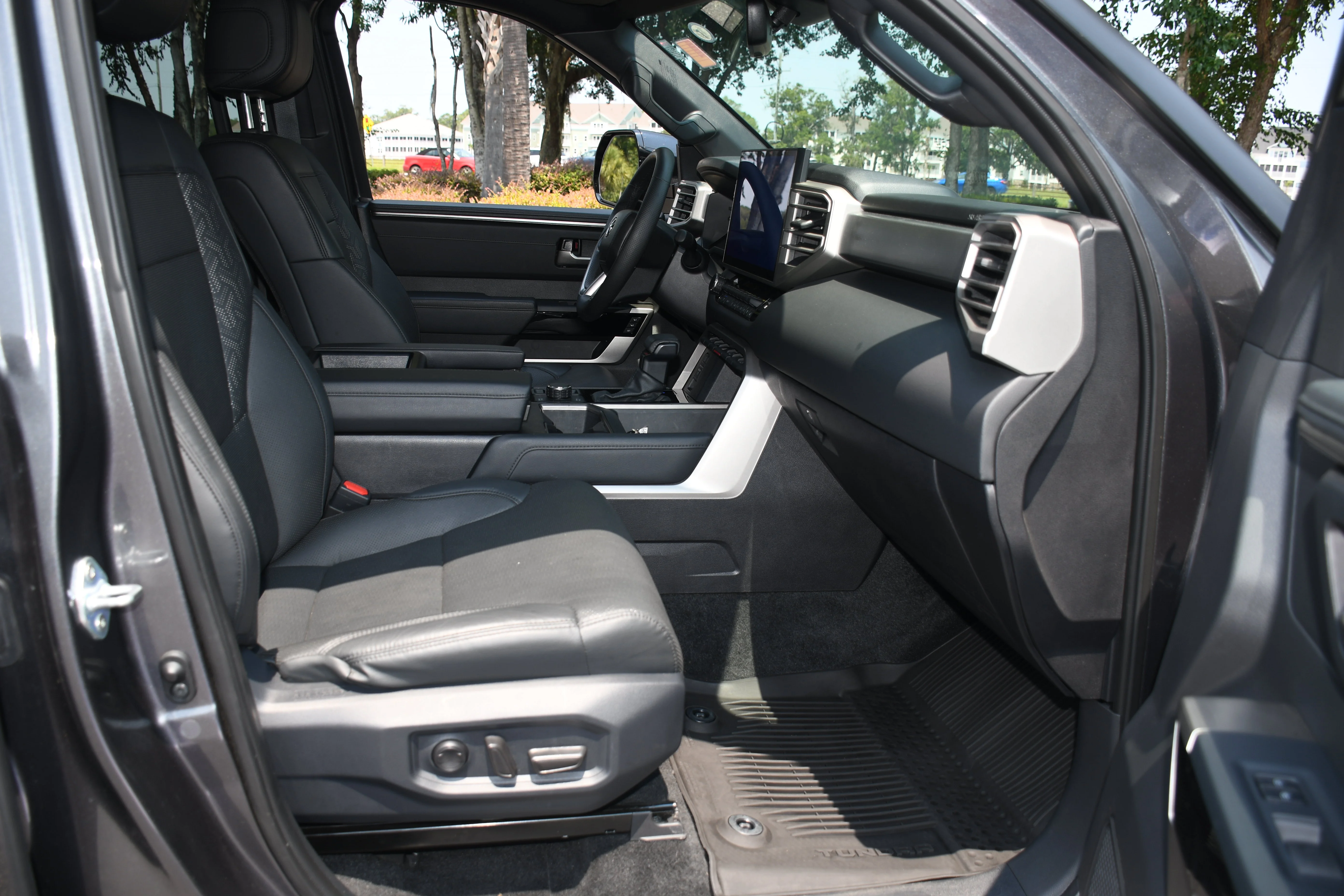 2025 Toyota Tundra Limited - Photo 21