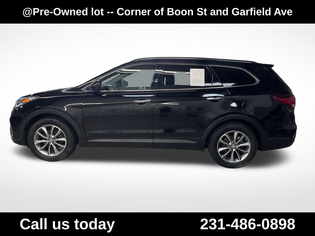 Used 2018 Black Hyundai SE image 2