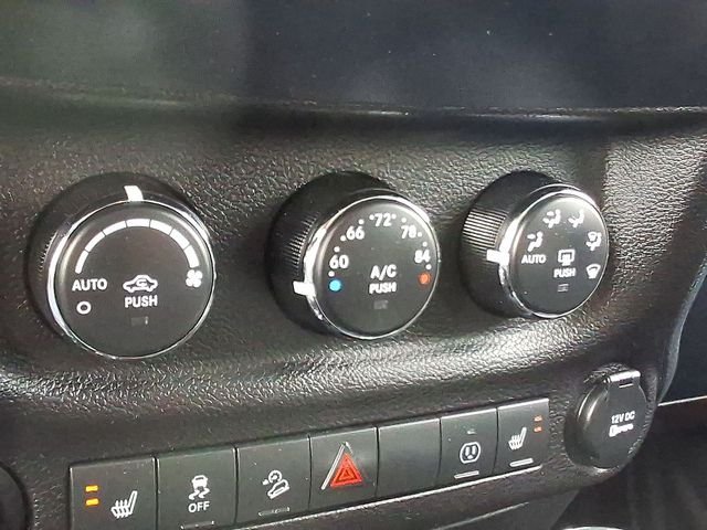 Used 2017  Jeep Unlimited Sahara image 22