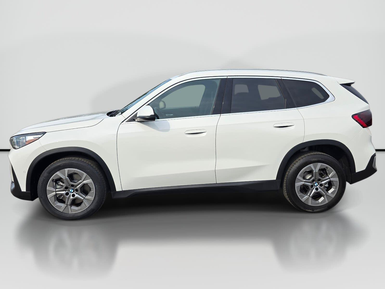 Certified Used 2023 Alpine White BMW xDrive28i image 3