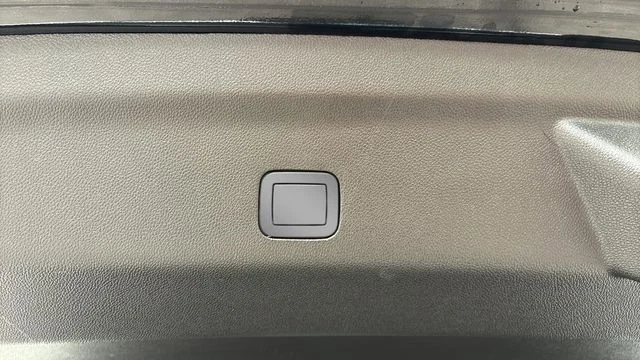 Used 2025 Black Chevrolet High Country image 35
