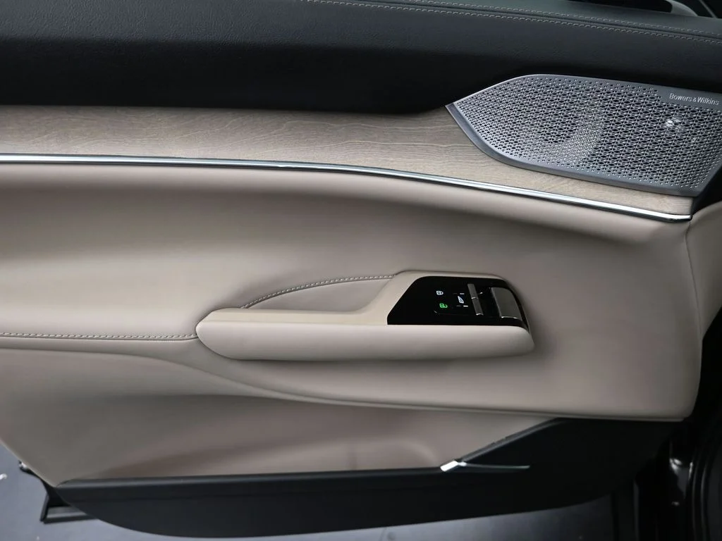 2025 Volvo EX90 Ultra - Photo 14