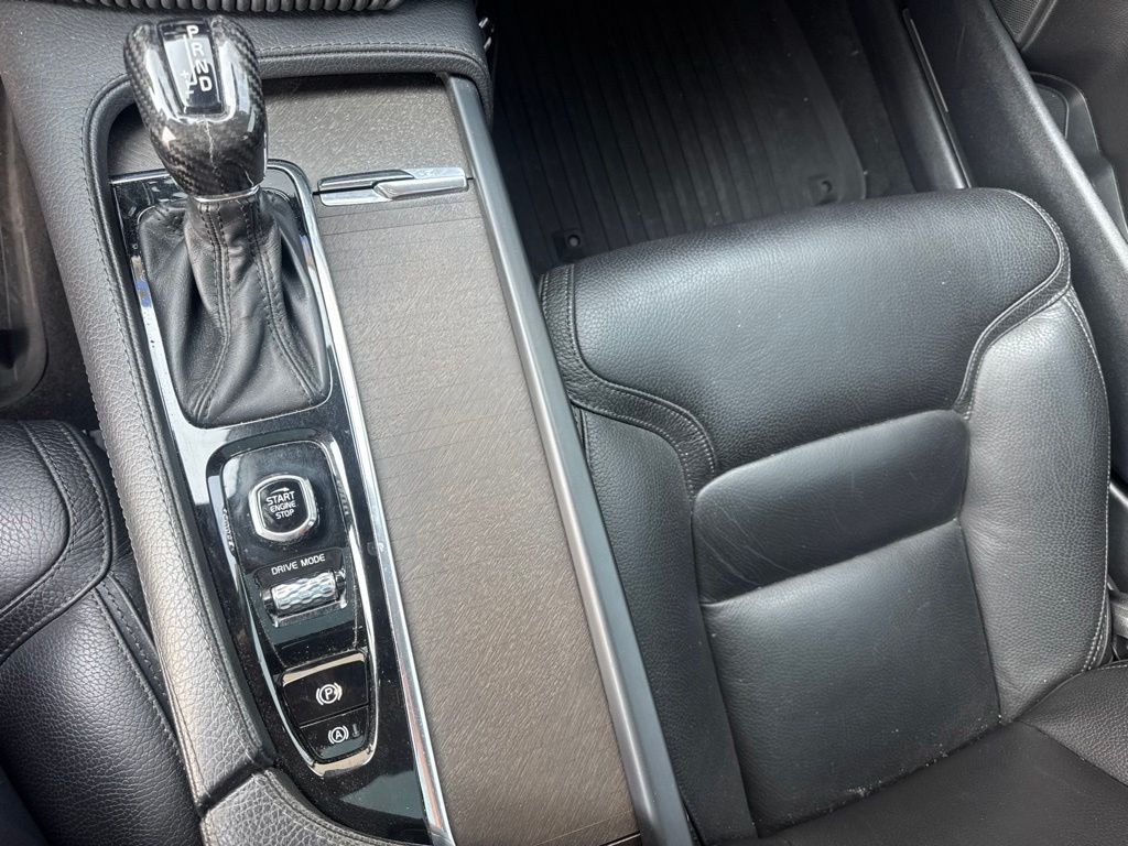 Used 2020 Black Volvo T6 AWD image 9