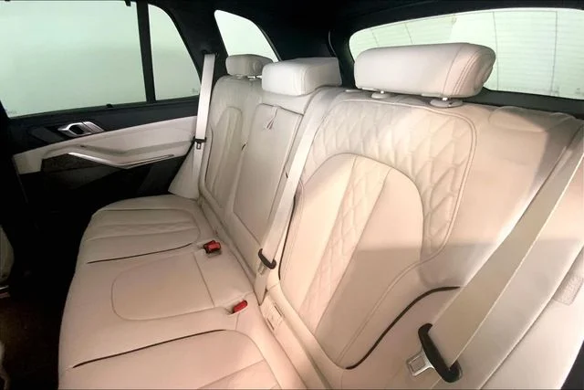 New 2026 Mineral White Metallic BMW sDrive40i image 10