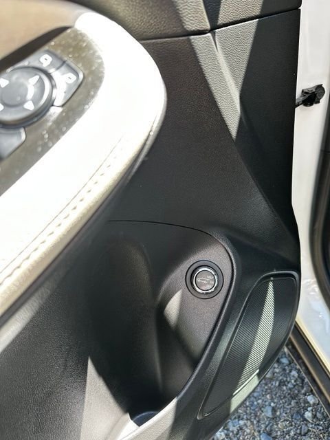 Used 2022 Summit White Buick Select image 12
