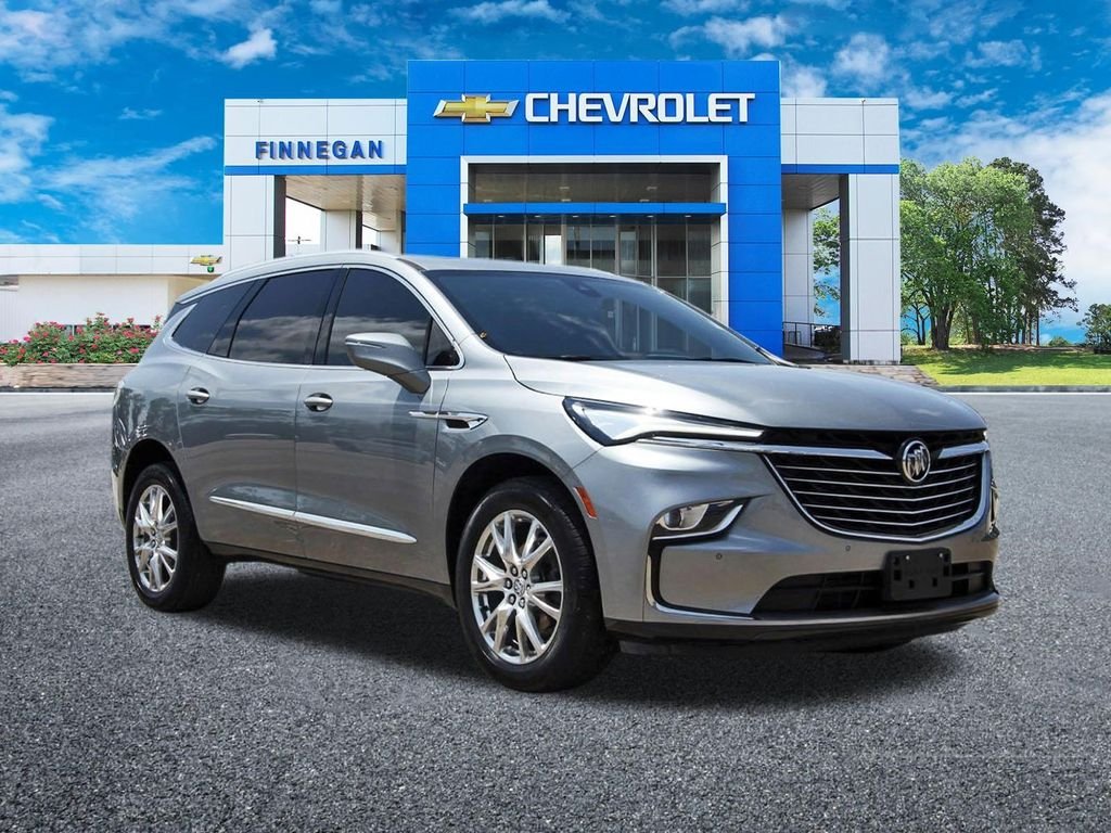 2023 Buick Enclave Essence's photo