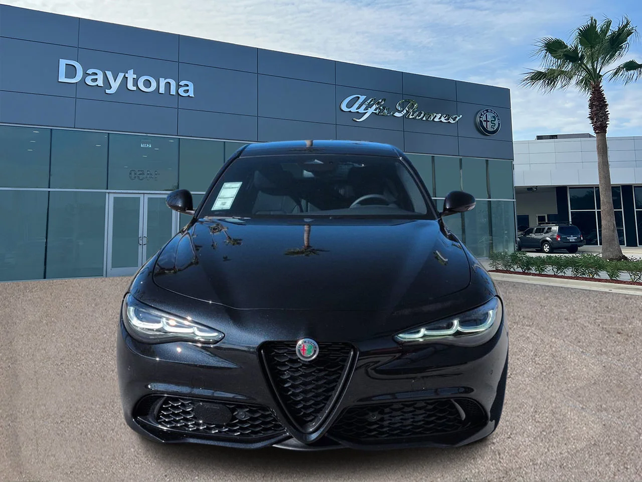 New 2026 Vulcano Black Metallic Exterior Paint Alfa Romeo  image 8