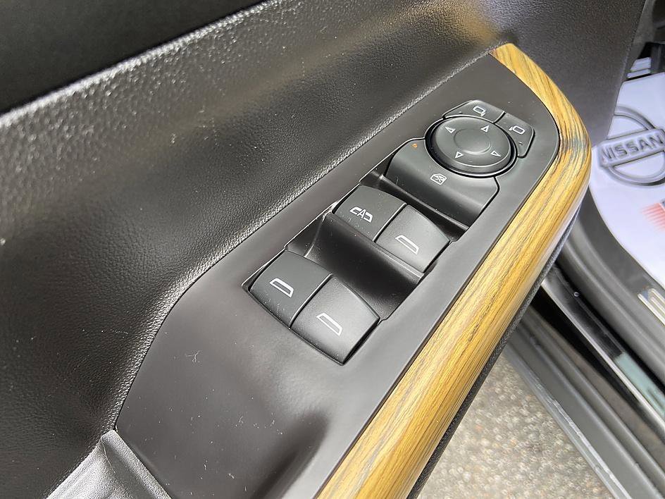 Used 2018 Ebony Twilight Metallic GMC Denali image 10