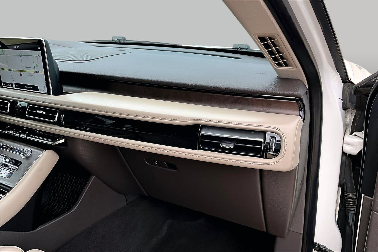 Used 2020 Pristine White Metallic Tri-Coat Lincoln Reserve image 19