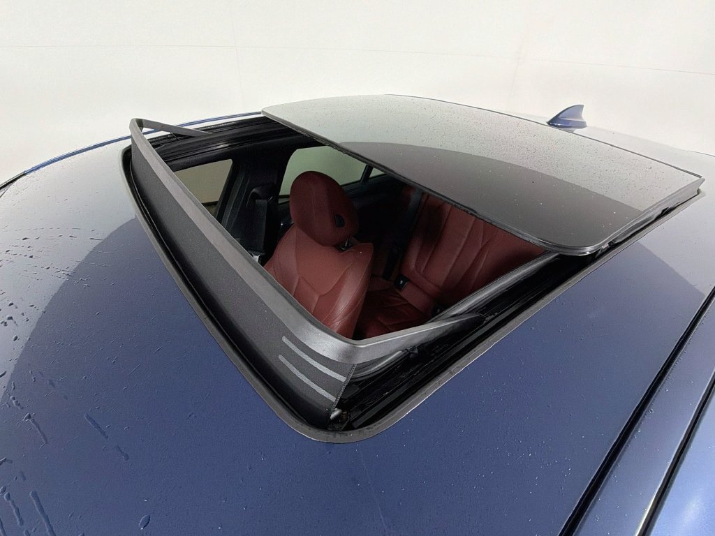 Used 2021 Blue BMW xDrive30i image 21