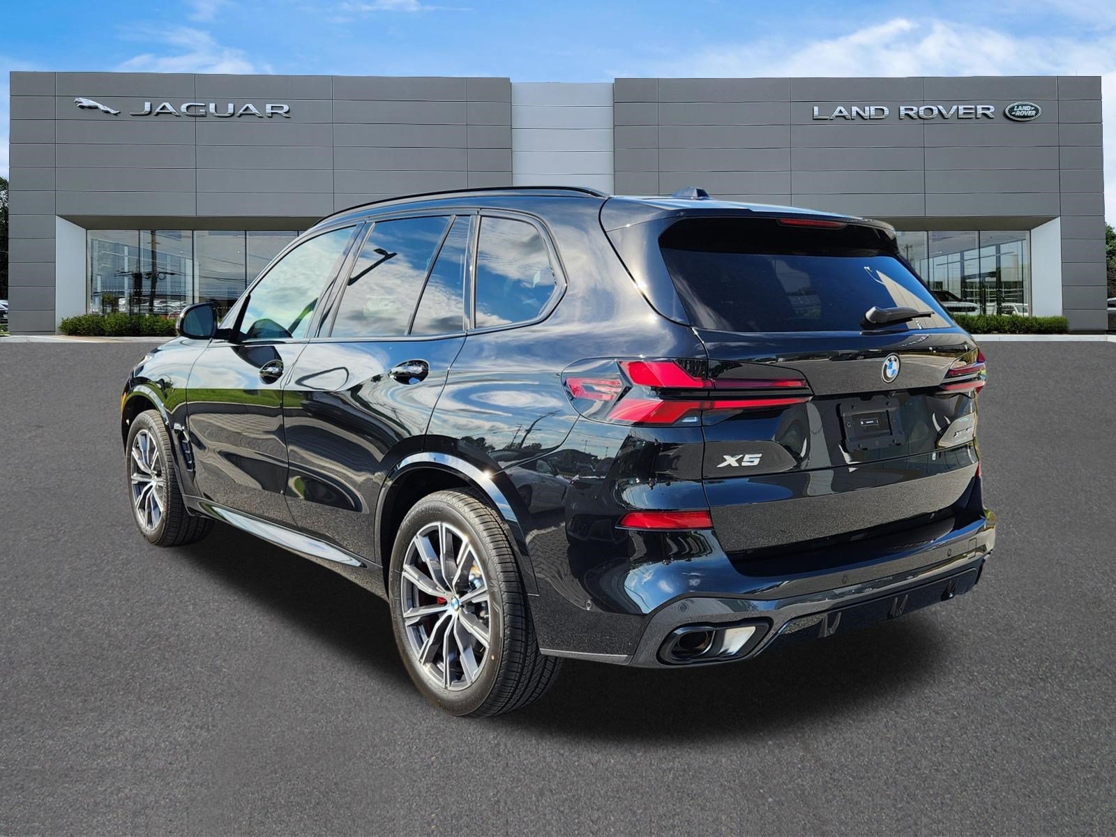 Used 2026 Black Sapphire Metallic BMW xDrive40i image 3