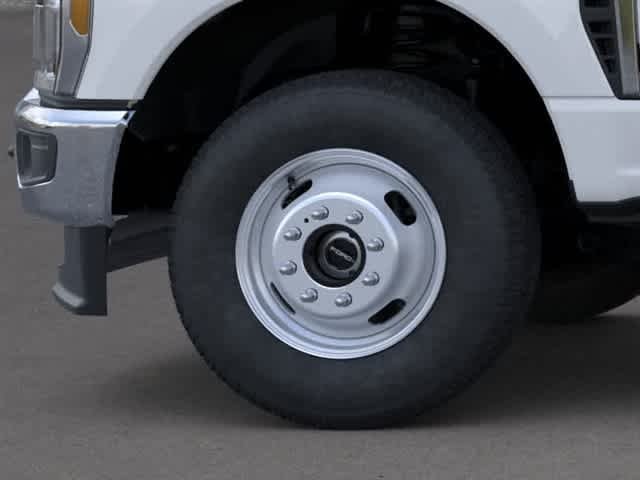New 2026 Oxford White Ford XLT image 19