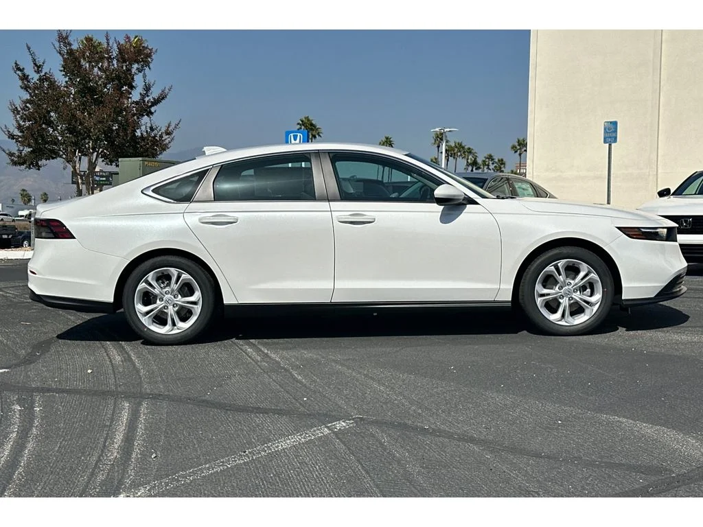 New 2026 Platinum White Pearl Honda LX image 3