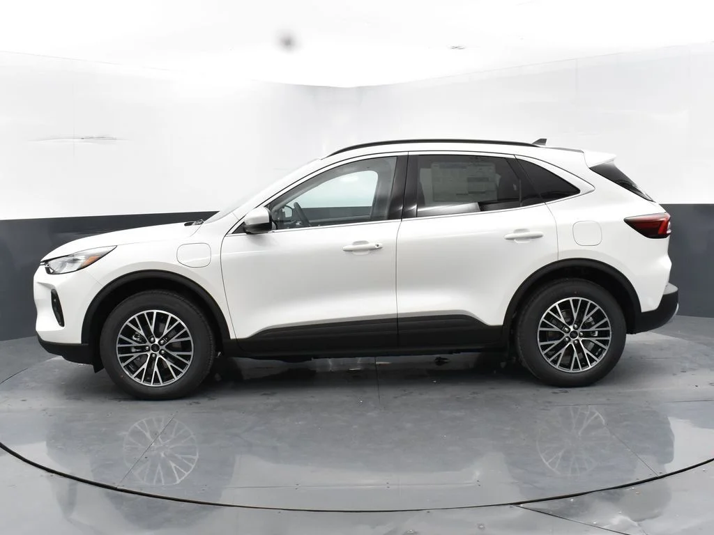 New 2025 White Ford Base image 9