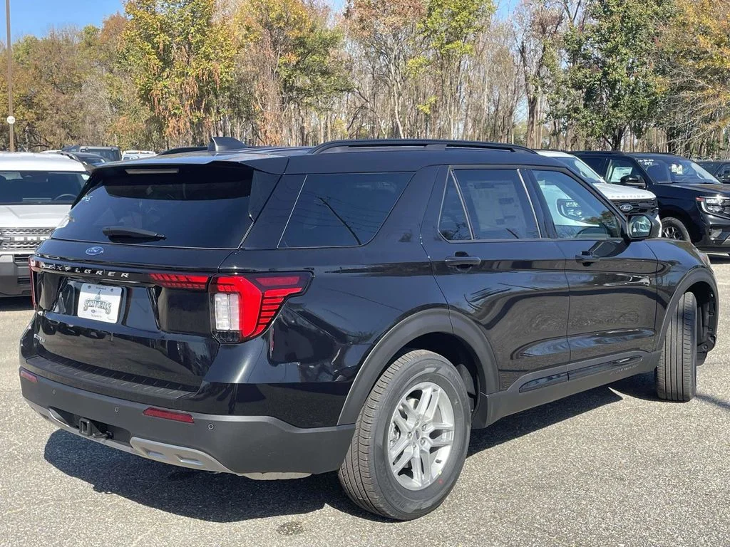 New 2026 Black Ford Active image 3