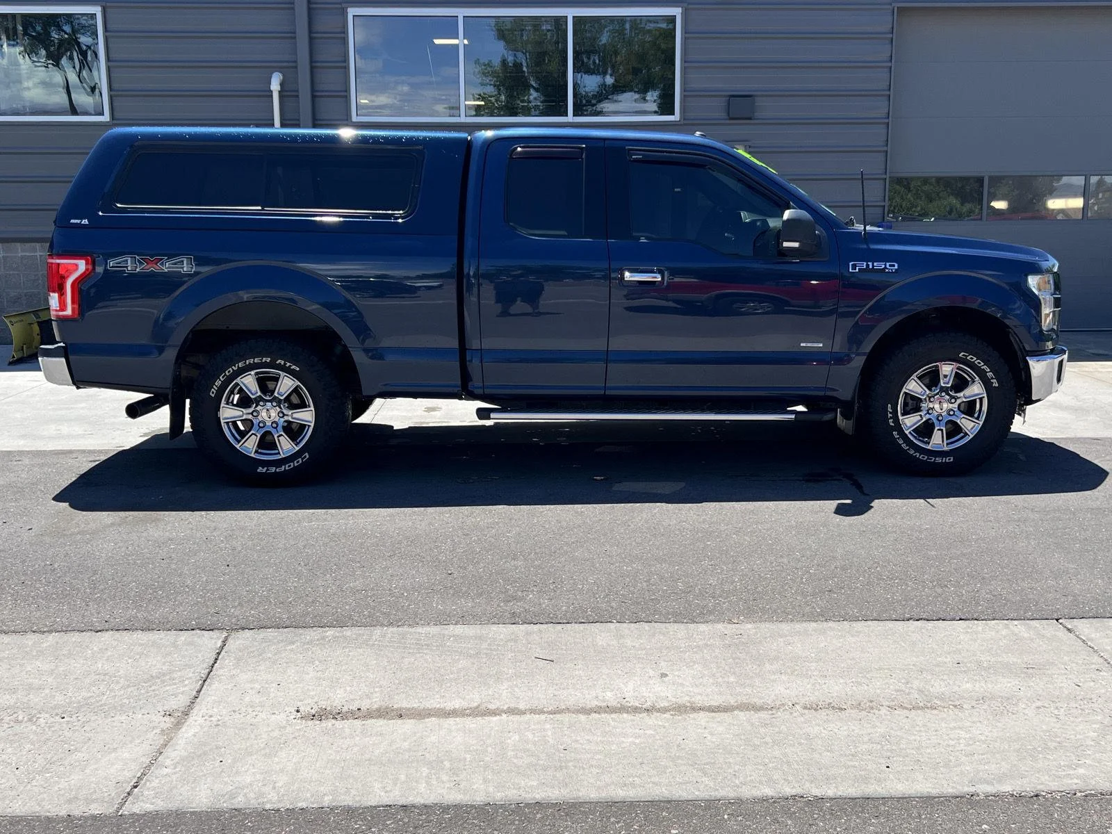 Used 2015 Blue Jeans Metallic Ford XLT image 4