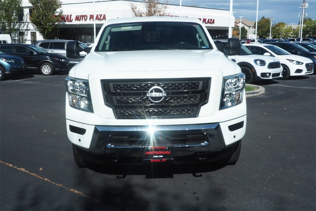 2023 Nissan Titan SV photo 2