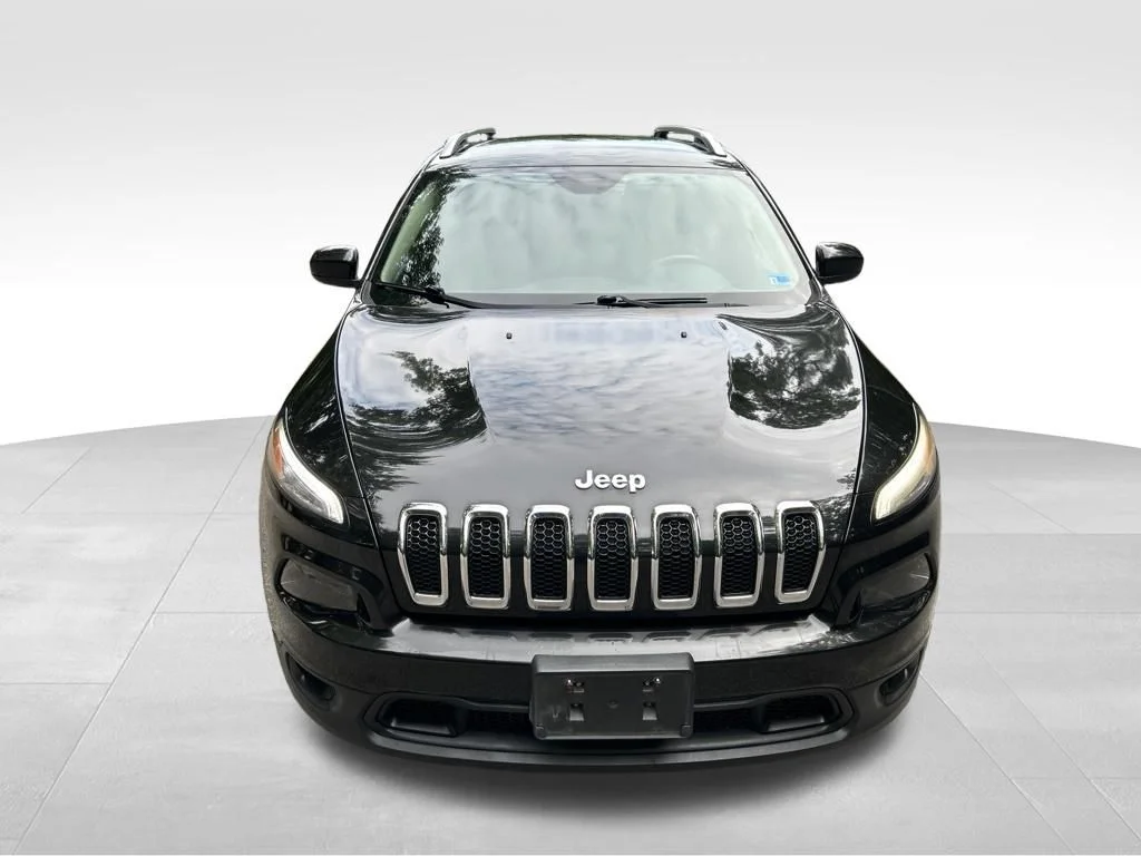 Used 2016 Black Jeep Latitude image 9