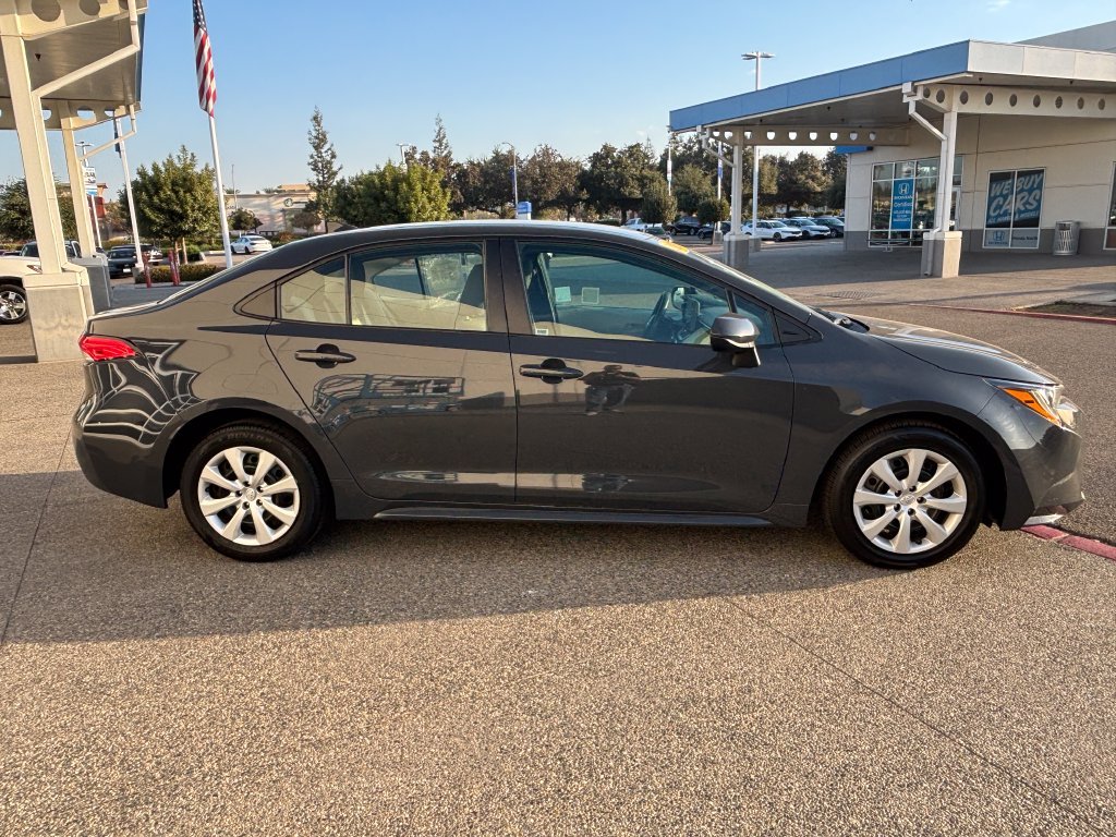 Used 2025 Underground Toyota LE image 4